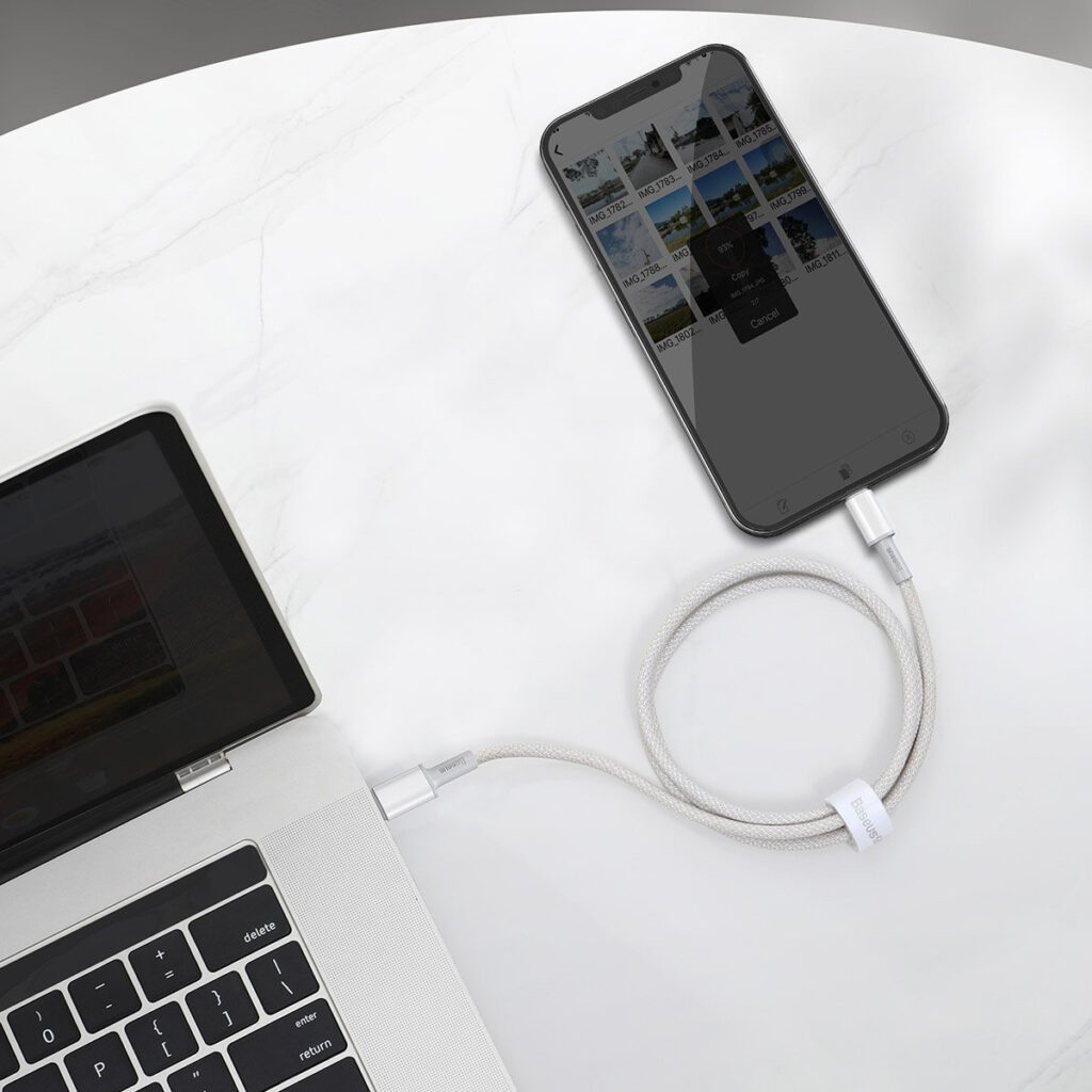 Câble Tressé Haute Densité Baseus USB-C vers Lightning, 20W, PD, 2m (blanc)